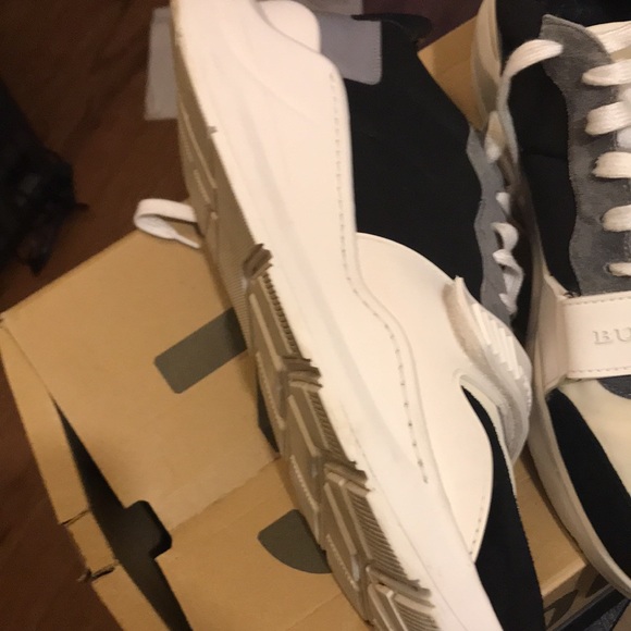 Burberry gray/white used shoe with stain on one - Picture 2 of 4